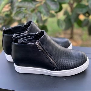 Time and Tru Memory Foam Sneaker Wedge Bootie like new 9W